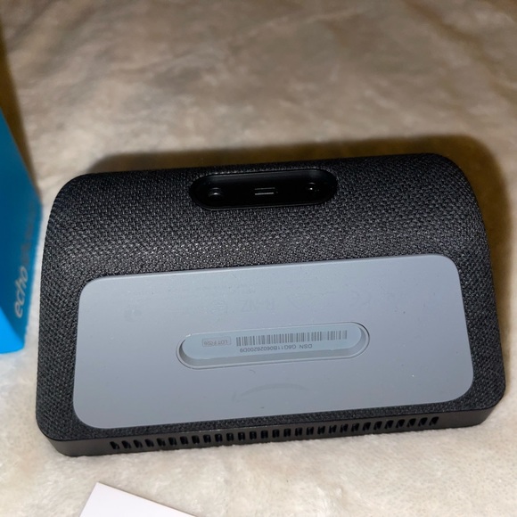 Echo show 5 w/ Amazon smart plug - Picture 4 of 11